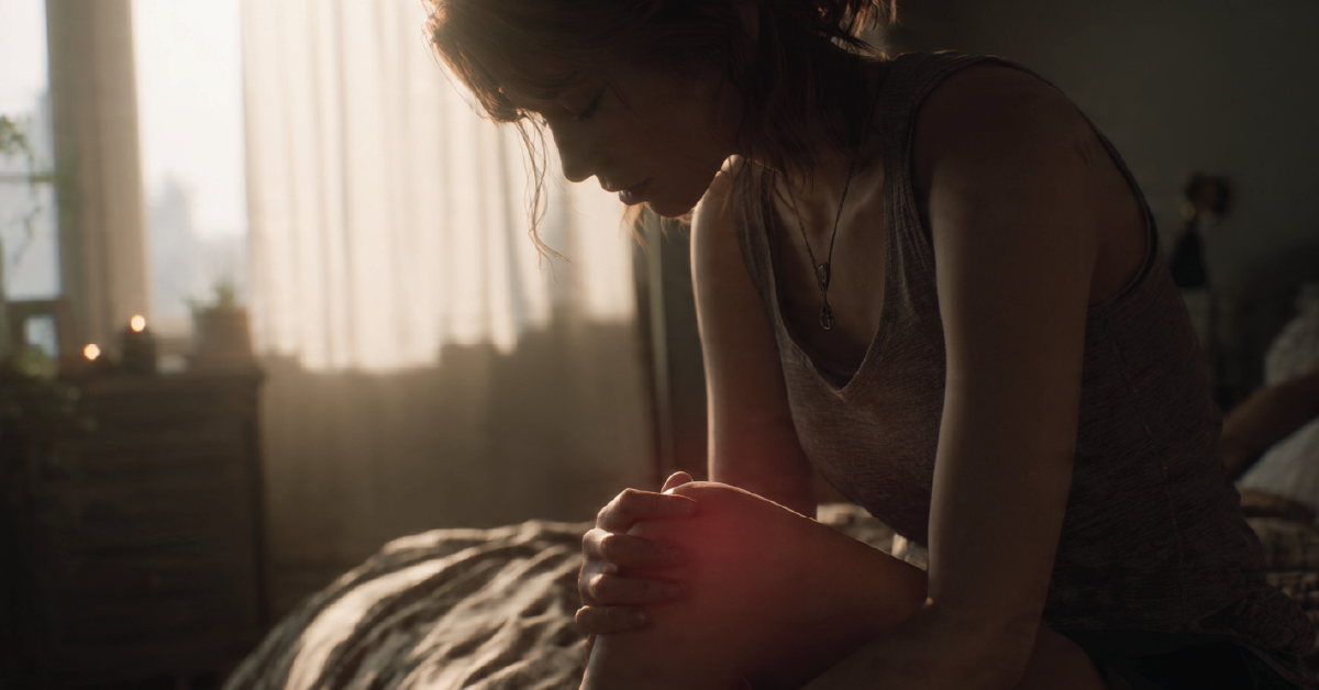 Women who is struggling on knee pain